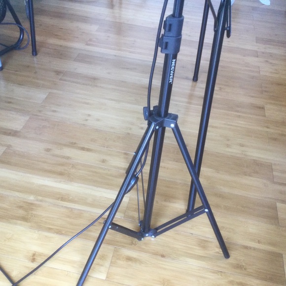 SOLD. Professional Photography Softbox Lighting Kit - Picture 9 of 12